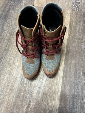 Sorel Brown & Gray Lace-Up Hiker Boots with Red Laces